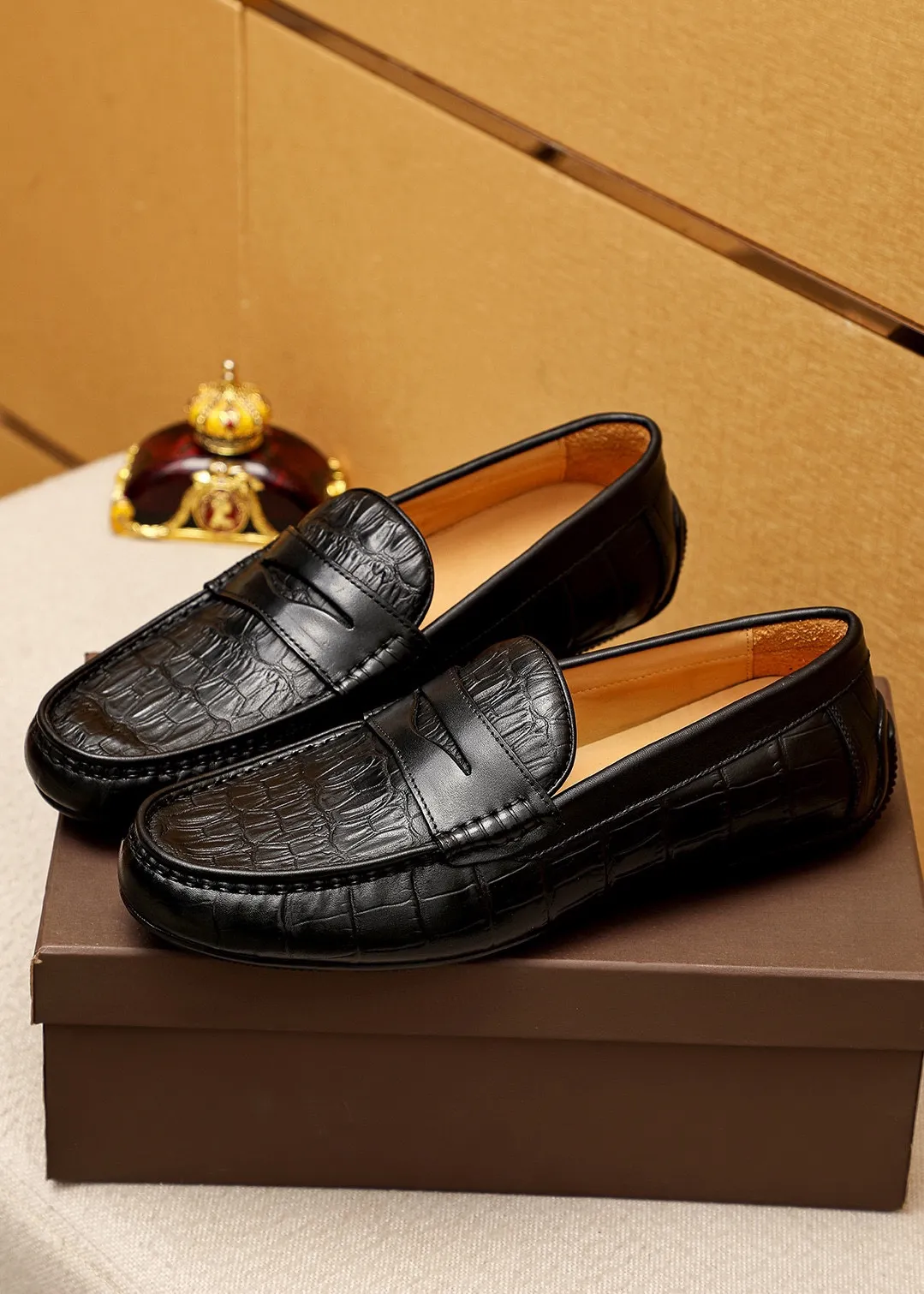 Men's Men's Shoes 💰: 420 💐BV Men's Slip-on Shoes® [BOTTEGA VENETA] Official website counter new model, one-to-one mold opening ⚠Italian calfskin embossed ➕Cow 🐂 leather lining. Driving slip-ons, available at counters, sizes 39-44 (38.45🉑️customized)